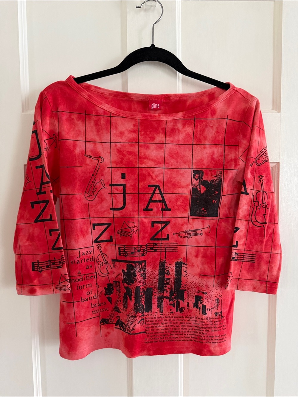 🎶 Women’s boatneck 3/4 sleeve top with jazz pattern. Size L.